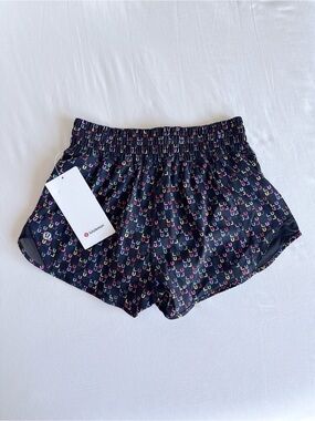NWT lululemon Hotty Hot HR Short 2.5" *Lined LULB/BLK Size 4